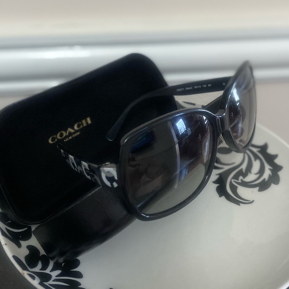 Coach sunglasses with case - Picture 10 of 10